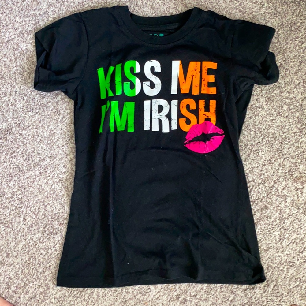 Wild Clover 🍀 kiss me I’m Irish fun novelty tee